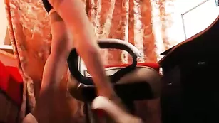 Грудастая нимфа MilanaSheikk дразнит сексуальными ножками