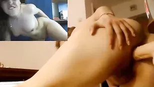 Жопастая шалава Vixenkarren ебется секс игрушкой в анал