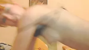 Рыжая сучка redddfoxxx классно ебется
