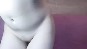 Грудастая малышка badtekila заценила вагину