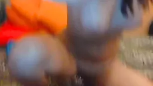 Грудастая цыпочка мастурбирует пизду vikixl