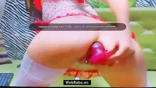 Аппетитная проказница ahhlorena смачно долбит себя в анус