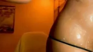 Блаженная цыпочка Sashkkka возбуждает огромной попой