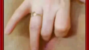 Озорная путана ghbdfn мастурбирует бритую пизду