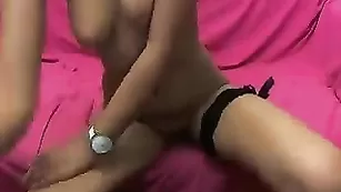 Прелестная девка eskada мастурбирует пилотку