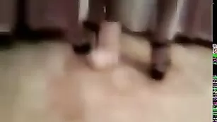 Жаркая барышня яро дрочит очко фаллосом