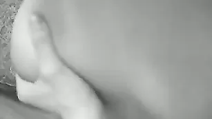 Жаркая дамочка Альбина отсасывает хуй и ебется в пизду