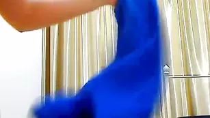 Сногсшибательная чертовка SexySweetVika возбуждает крупной попой