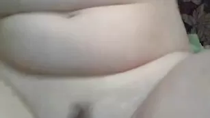 Малышка сквиртит крупным планом WiredPussy