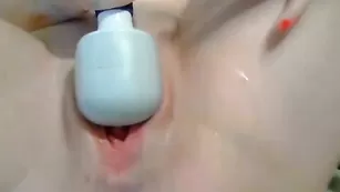 Малышка сквиртит крупным планом WiredPussy