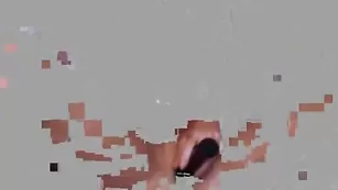 Похотливая самка angelinahot весело трахается с дилдо