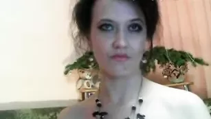 Шальная сука Catsuit играет с самотыком