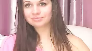 Шикарная брюнетка Virginy общается без одежды