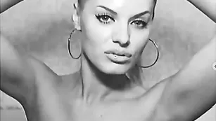 blondiestar умеет крутить своей попой