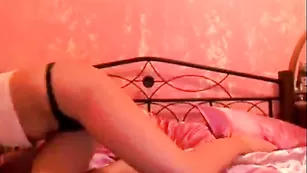 Строптивая курва anyaaaa741 дрочит обе щелки