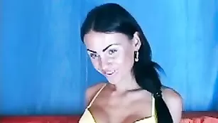 Импозантная кобыла рунетка2 трахает бритые отверстия