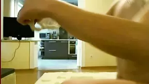 Прелестная малышка hottkitty вертит крупной попой