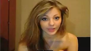 Шикарная девушка parane показывает дырочки