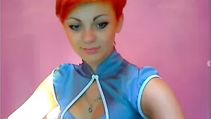 Parane рыжая цыпочка танцует стриптиз