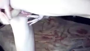 Аппетитная чертовка strekoza трахает себя фаллосом