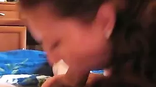 Oxana из Саратова делает минет на камеру