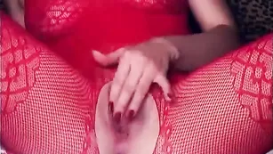 Аппетитная жрица EroticCat теребит половые губки