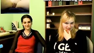 Шальные бляди office_alessia1 ласкают свои прелести