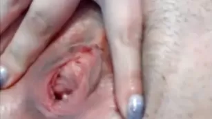 Пикантная цаца elviranight круто дрочит пизду