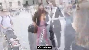 Красивые телки Maria и Abby раздеваются на прогулке