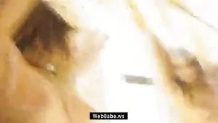 Красивые телки Maria и Abby раздеваются на прогулке