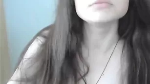 Пошлая телка Kaleesi20 ласкает большие сиськи