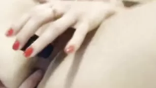 Манящая чертовка malushka ебет себя двумя игрушками