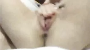 Манящая чертовка malushka ебет себя двумя игрушками