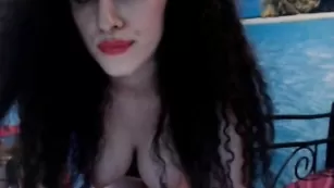 Пылкая сучка SweetyJessyX очаровывает своим телом