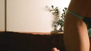 Грациозная кокетка Ginarussel красиво позирует и дрочит