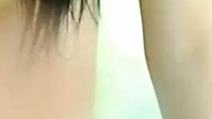 Черноволосая курва Krisstinna показывает бритые дырочки