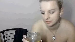 Шальная курва xhelenx выпивает свои саки