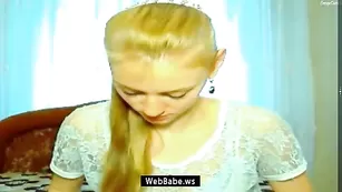 Желанная малышка LisaLoveX показывает сиськи