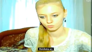 Желанная малышка LisaLoveX показывает сиськи