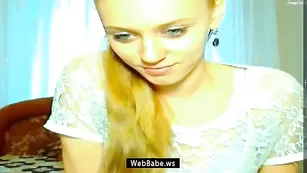 Желанная малышка LisaLoveX показывает сиськи