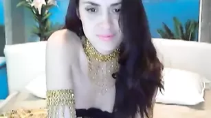 Черноволосая цыпочка aleksaelita нежно ласкает влагалище