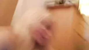 Симпатичная девка Webcam_Girl трахает пизду страпоном