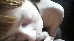 Страстная русская пара Максим и Лена занимается ласками