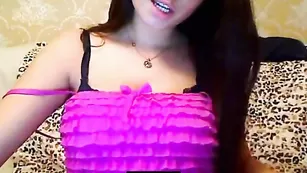 Секс-бомба magnetizm возбуждает нежной мастурбацией