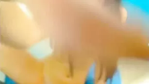 Роскошная крошка comelybb позирует в полицейской униформе