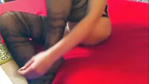 Суперская чикса Swegagirl мастурбирует секс игрушкой