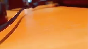 Строптивая малышка IlonaVIP ласкает бритую пизду