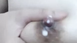 Красивая бестия Selena_sweet' доит свои сисяндры