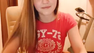 Худенькая сучка anita9 ласкает красивые сиськи