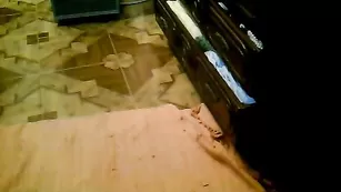 Изысканная куколка эротично вертит упругой попой